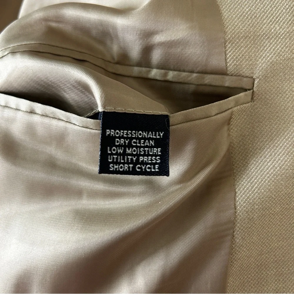 NWT - Jos.A.BANK Men’s suit jacket | 46R   Condition NWT